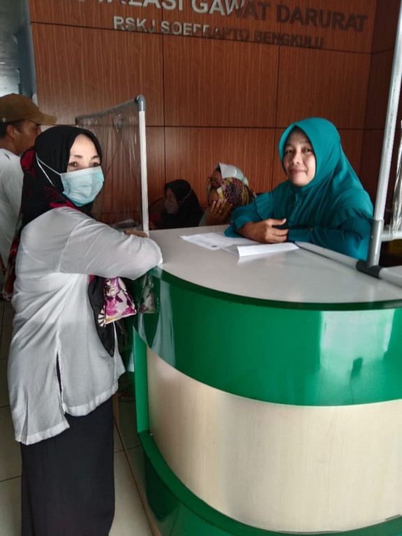 Kepala Bidang Rehabilitasi Sosial mendaftarkan ODGJ di RSJ Bengkulu